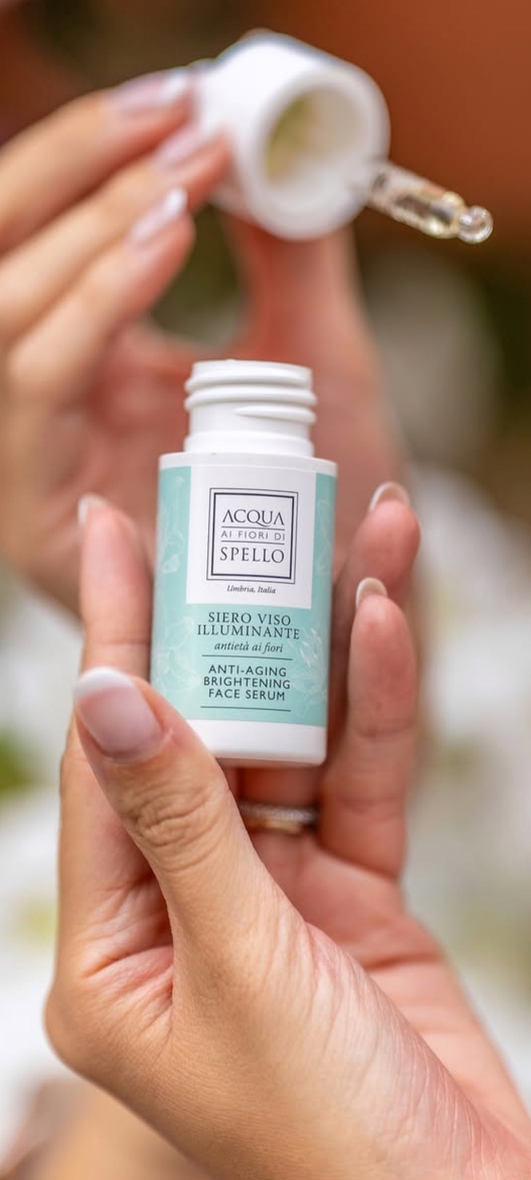 Siero viso illuminante antietà ai fiori per pelle tonica e elastica